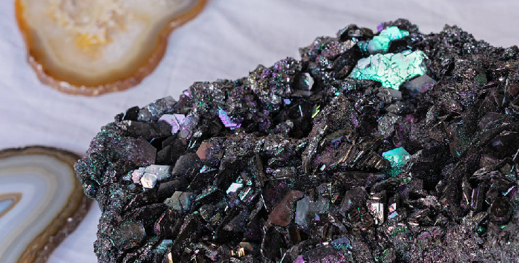 市场库存压力凸显 工业硅短期或底部震荡运行